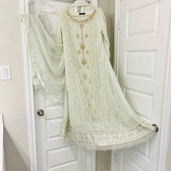 Agha noor dress medium - Picture 3 of 11